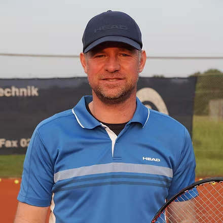 Trainer für Jugendliche und Erwachsene Erreichbar unter: Mobil 0170 / 2110602E-Mail info@calma24.com