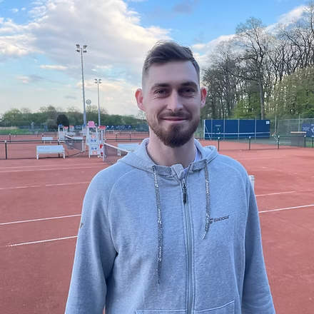 Trainer für Kinder, Jugendliche und Erwachsene Erreichbar unter: +420 774304346 (WhatsApp)